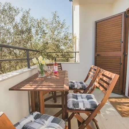 Danijela * Brodarica (Sibenik-Knin)