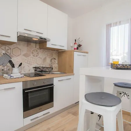 Danijela * Brodarica (Sibenik-Knin)