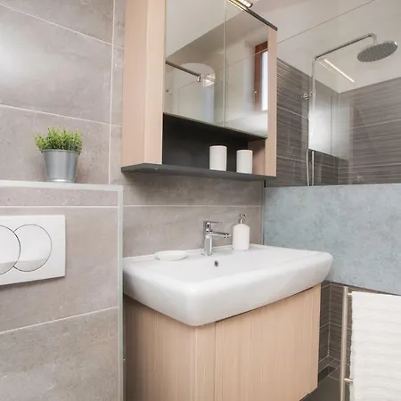 Danijela * Brodarica (Sibenik-Knin)