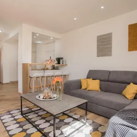 Danijela * Brodarica (Sibenik-Knin)