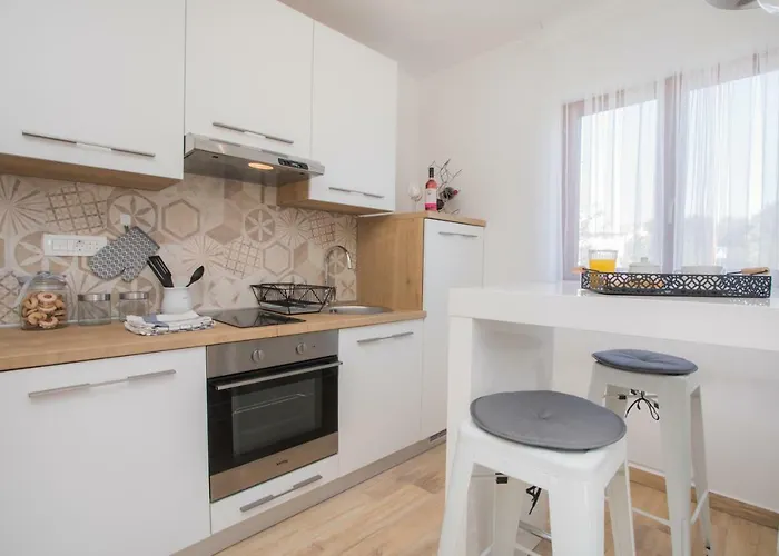 Danijela * Brodarica (Sibenik-Knin)