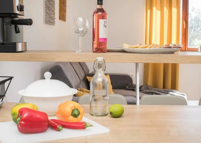 Danijela * Brodarica (Sibenik-Knin)